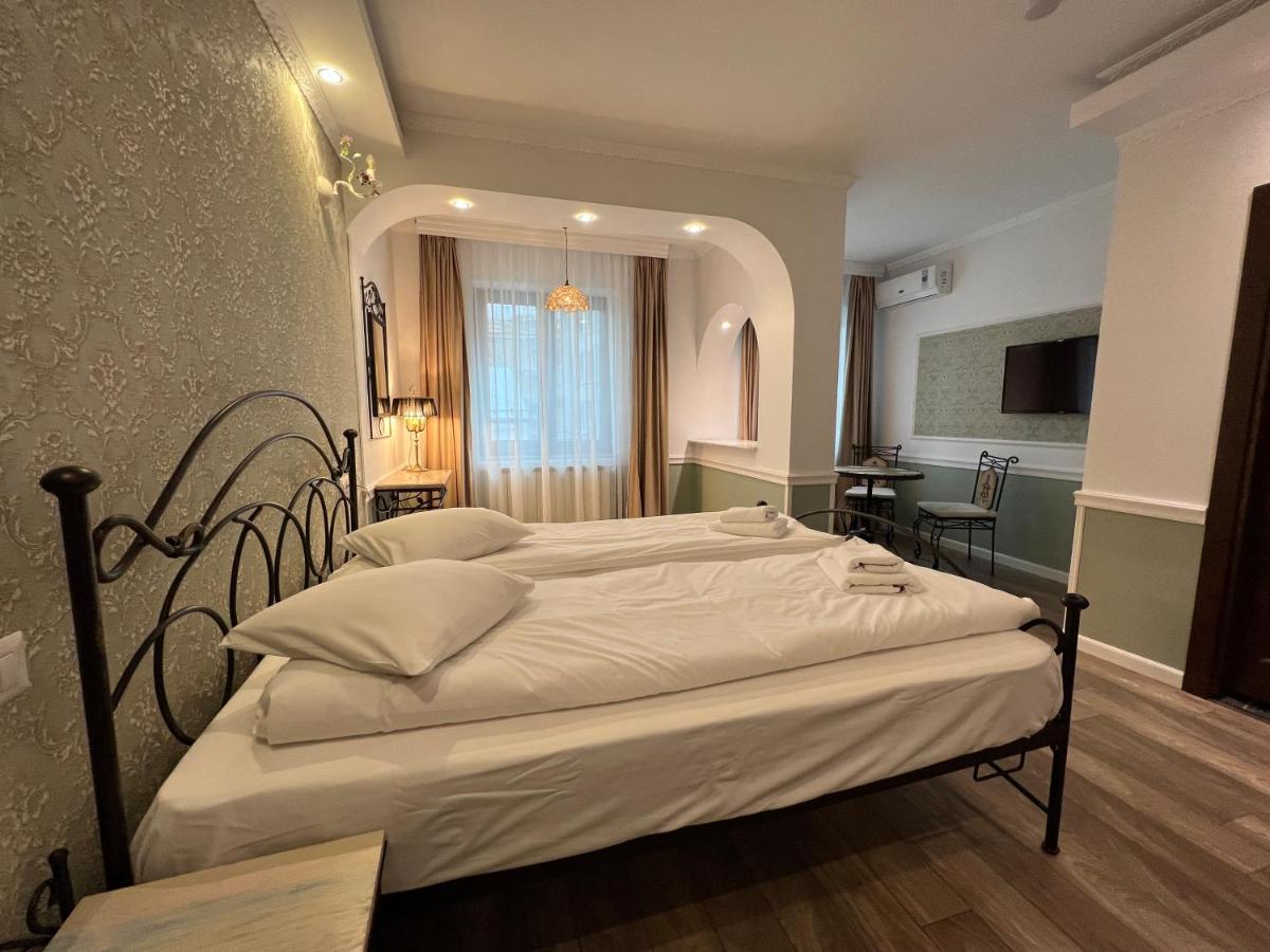 Hotel Boutique Cathedral Plaza Residences Room For Rent Downtown Bucarest Esterno foto